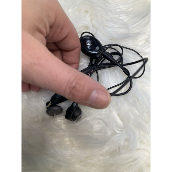 LG WIRED EARPHONES HEADPHONES HANDSFREE MIC HEADSET EARBUDS for CELL PHONES Clip - Picture 3 of 12